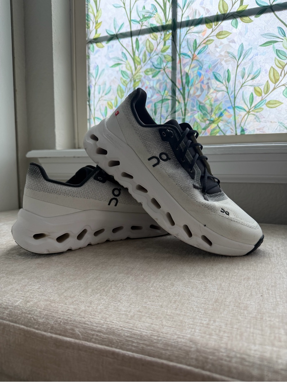 On Running Cloudtilt Black & White Women’s Size 9